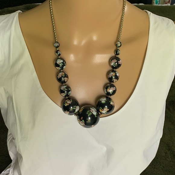 Chunky Rose Beed Necklace - Picture 4 of 6